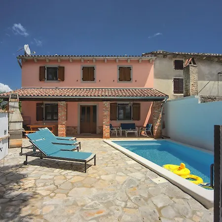 Dom wakacyjny Mit Privatem Pool, Liegestuehle, Wlan, Klima